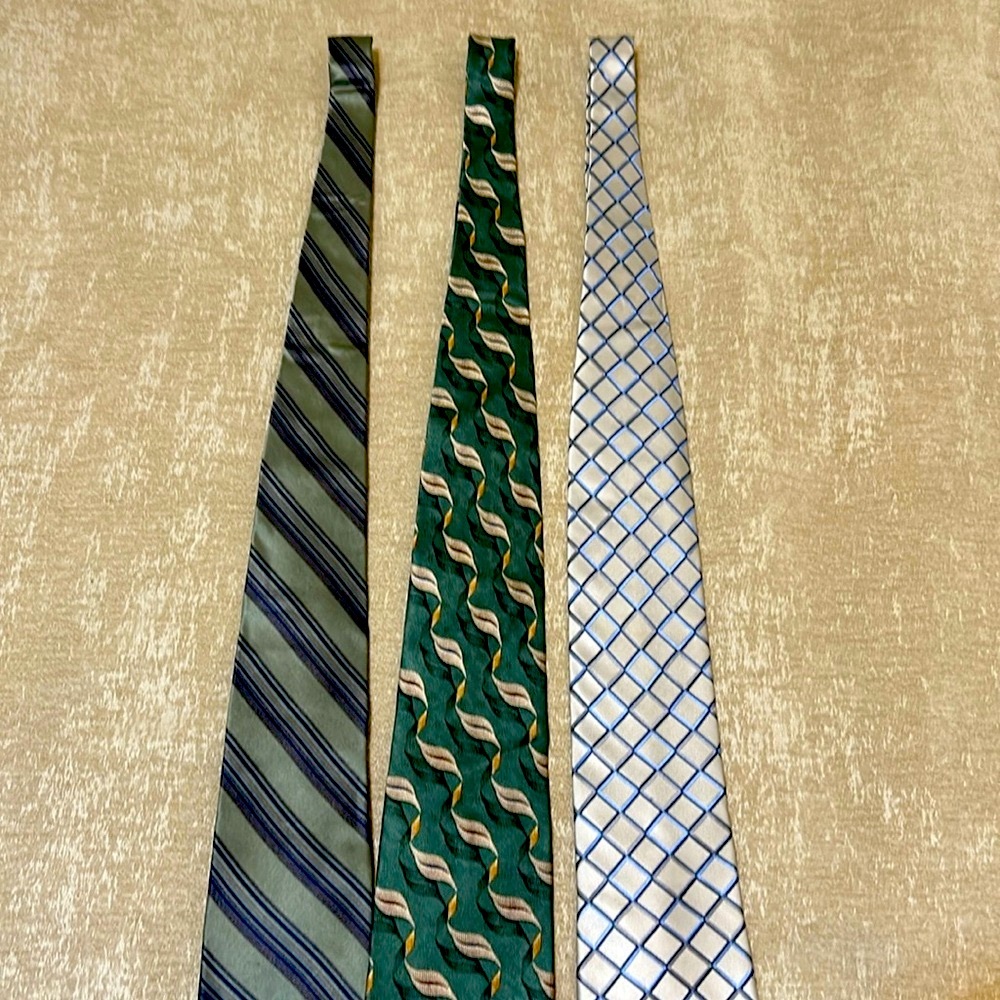Men’s Tie Bundle (3)      Excellent Condition